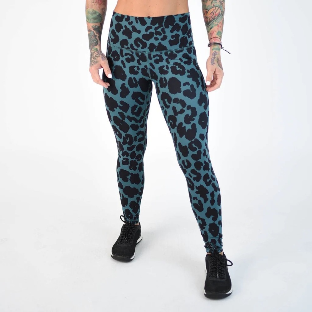 25” El Toro Medium Fleo Blue Leopard Leggings